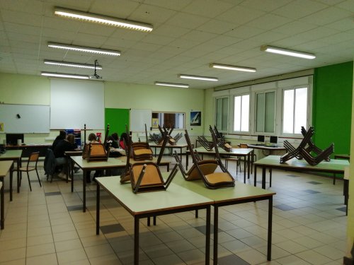 Salle informatique du collège Georges David, utilisée pour les conseils de suivi de scolarité.