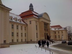 palais de justice am Demmlerplatz