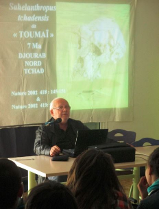 Conférence du professeur Michel Brunet au collège de Saint Jean de Sauves Les Sciences S'invitent... pendant la Fête de la Science Conférence du professeur Michel Brunet au collège de Saint Jean de Sauves Les Sciences S'invitent... pendant la Fête de la Science