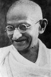 Gandhi incarne le principe de non-violence