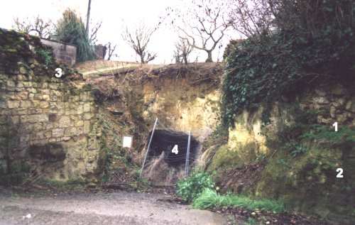 cave dont le mur de façade s'est écroulé