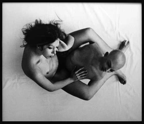 ORLAN accouche d'elle m'aime, photographie noir et blanc, 118 x 138 cm, 1965