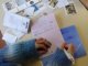 eleve_travaillant_son_texte_et_la_mise_en_page_de_son_carnet_de_voyage
