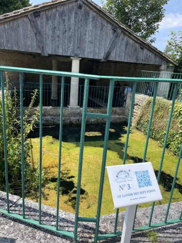 Panneau 3 : Le lavoir des sept fonts. Panneau 3 : Le lavoir des sept fonts.