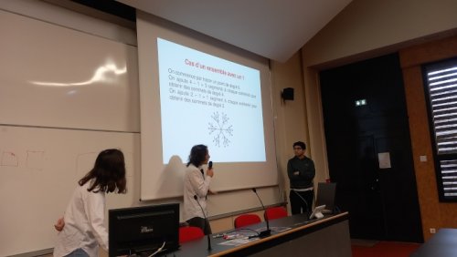 Présentation du premier groupe : graphes à degrés imposés Présentation du premier groupe : graphes à degrés imposés