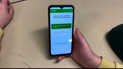 Les élèves répondent au sondage Wooclap via leur smartphone Les élèves répondent au sondage Wooclap via leur smartphone
