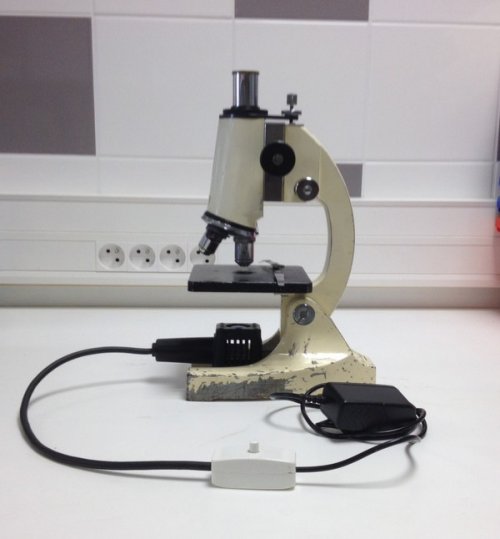 Microoscope équipé du Kit 12V
