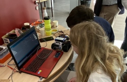 Robotique, une activité mixte Robotique, une activité mixte
