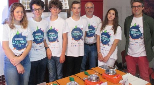 Dans la catégorie collège,Baptiste, Madison, Malory, Maxime et Noé les élèves du Collège Jean Macé, Châtellerault qui ont obtenu le premier prix pour l'académie de Poitiers présentaient le projet « Lévitation de gouttes d'eau ! » à la finale nationaleCGénial